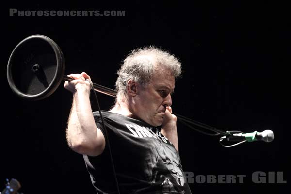 JELLO BIAFRA AND THE GUANTANAMO SCHOOL OF MEDECINE - 2014-04-23 - PARIS - CentQuatre - Salle 400 - 